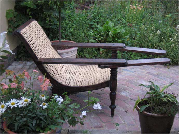 This image shows a side view of a Tea Planter chair
that has been restored to its former glory by Sue Marsdon.